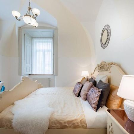 Rose Apartments / Romantic & Cozy / City Center Прага Екстериор снимка