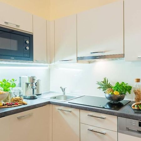 Rose Apartments / Romantic & Cozy / City Center Прага Екстериор снимка