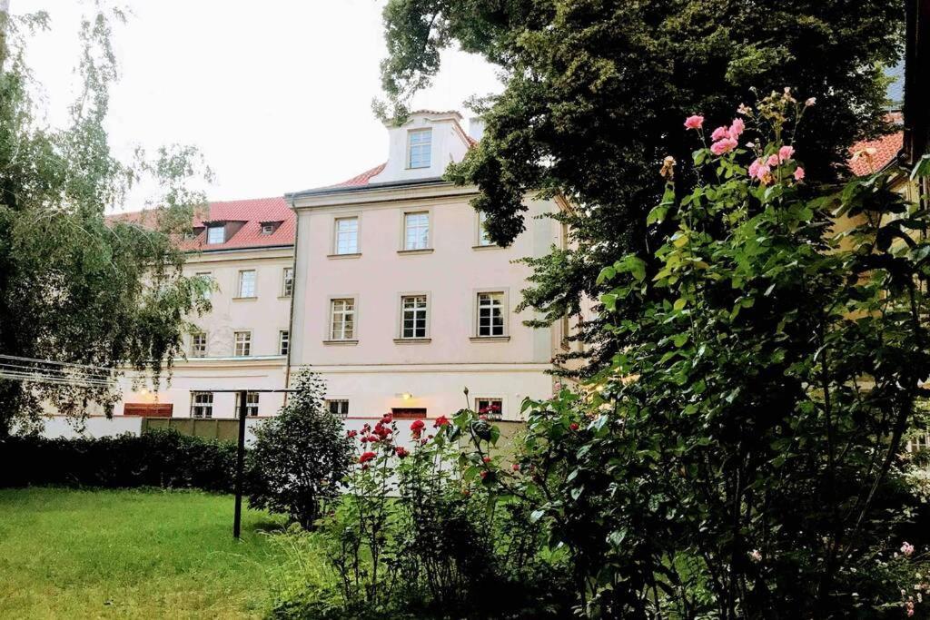 Rose Apartments / Romantic & Cozy / City Center Прага Екстериор снимка