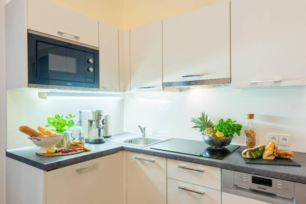 Rose Apartments / Romantic & Cozy / City Center Прага Екстериор снимка