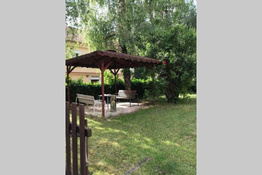 Rose Apartments / Romantic & Cozy / City Center Прага Екстериор снимка